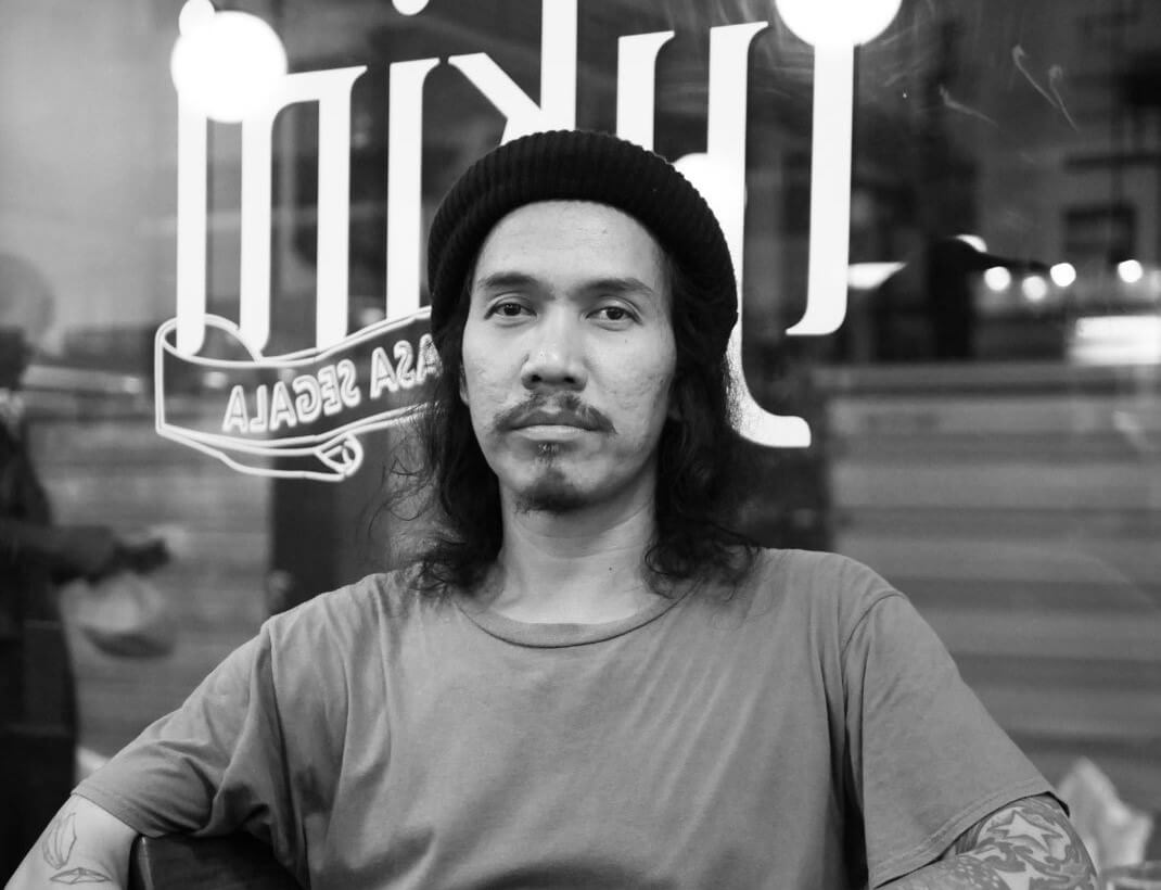 Musik karya Sisir Tanah kerap mengkampanyekan tentang keseimbangan alam.